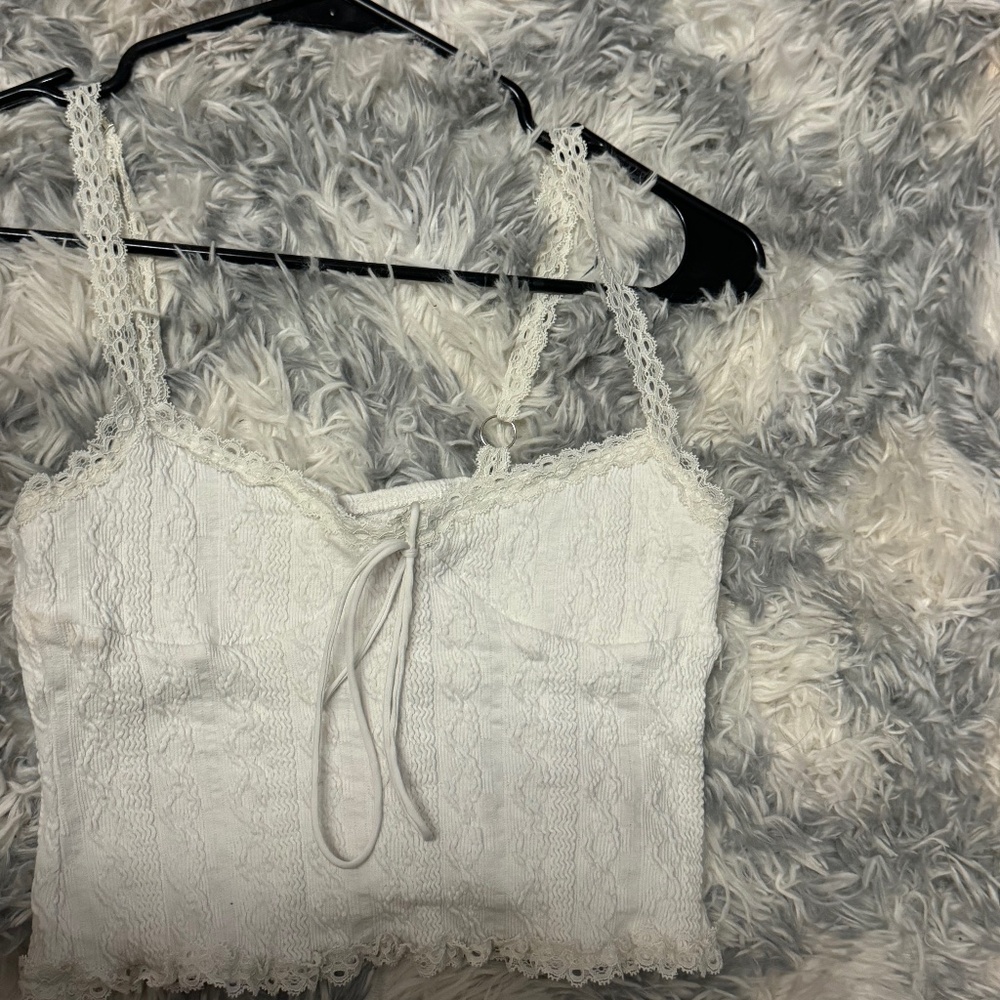 WHITE EDIKTED TOP NEVER WORN